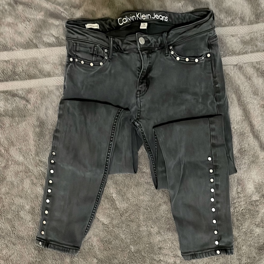 CLOSET CLOSING Calvin Klein Studded Ankle Skinny Jeans, size 28